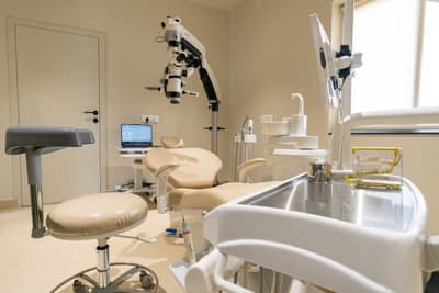 Treatment room with dental microscope